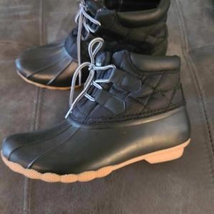 Skechers Women's Hampshire Ridge-Mid Quilted Lace Up Duck Boot with Waterproof